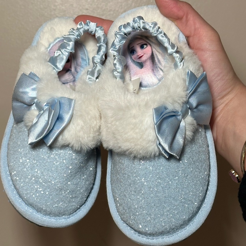 Elsa Character kids slipper - Size youth 9-10